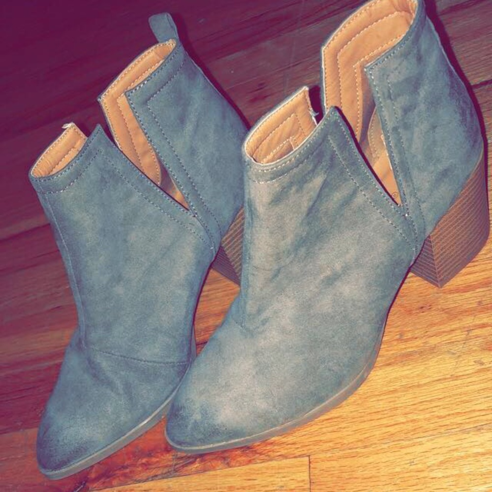 Tillys cute gray booties